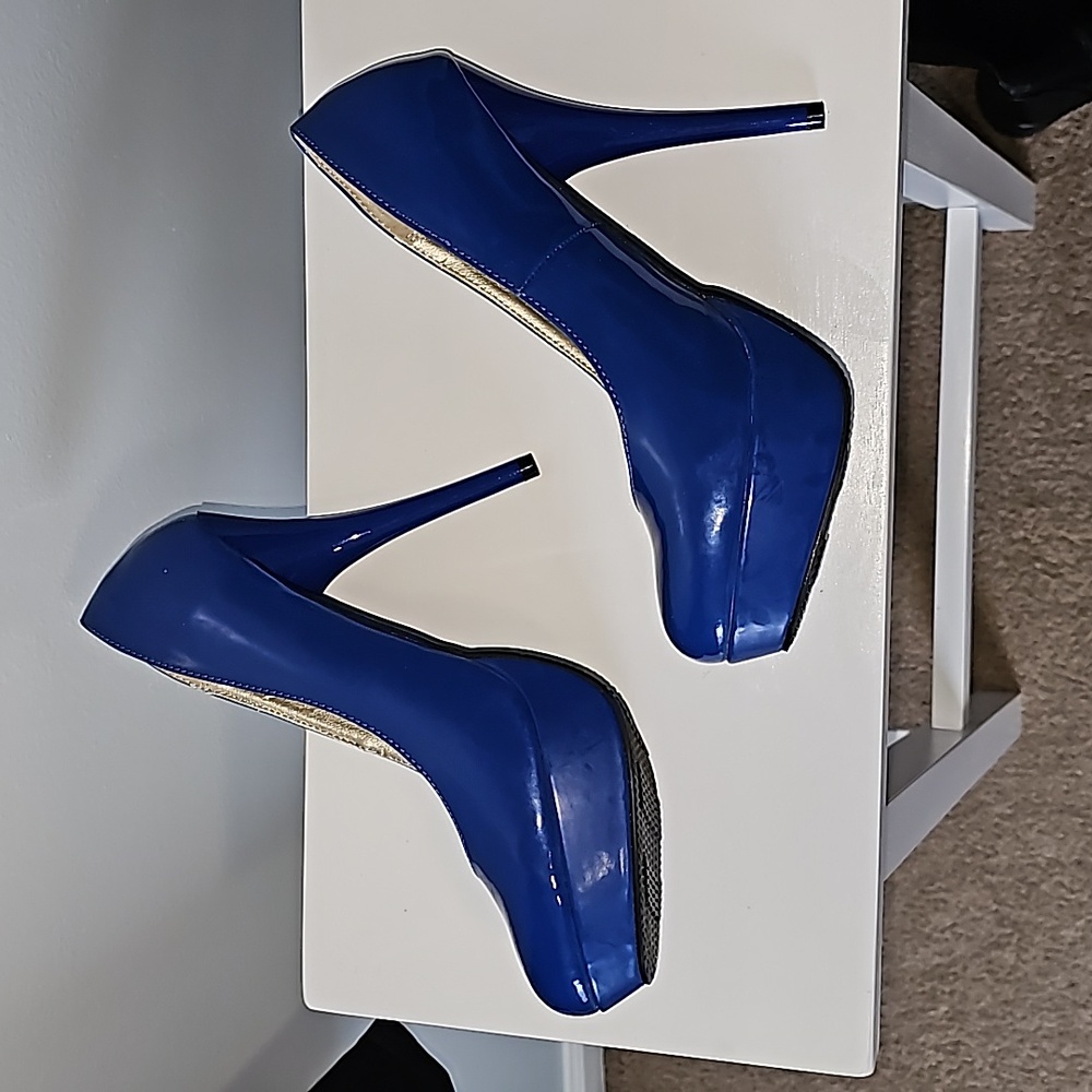 Shoes - Picture 3 of 4